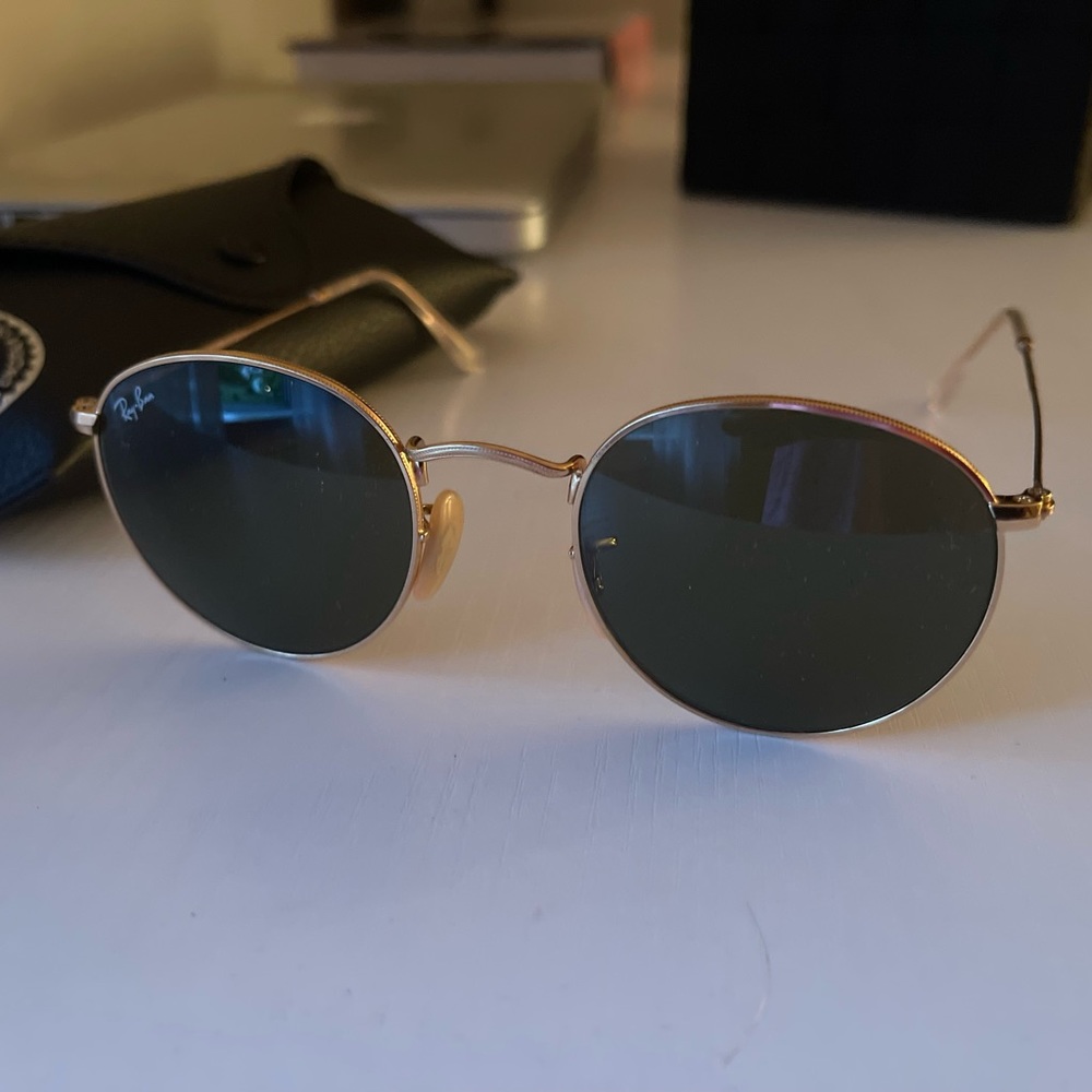 Like new, ray baan round sunglasses